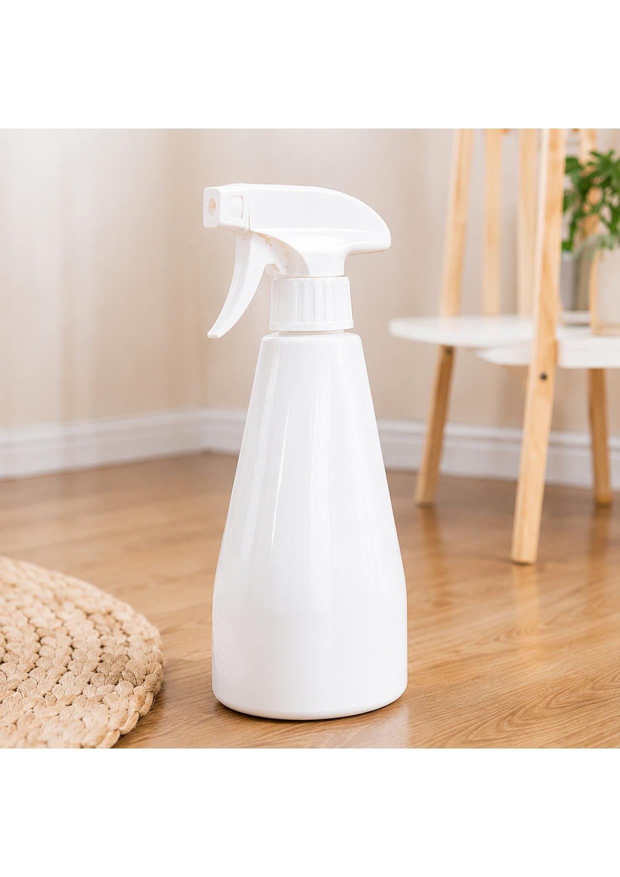 Educador sanitário em spray no chão da sala pronto para uso no treino