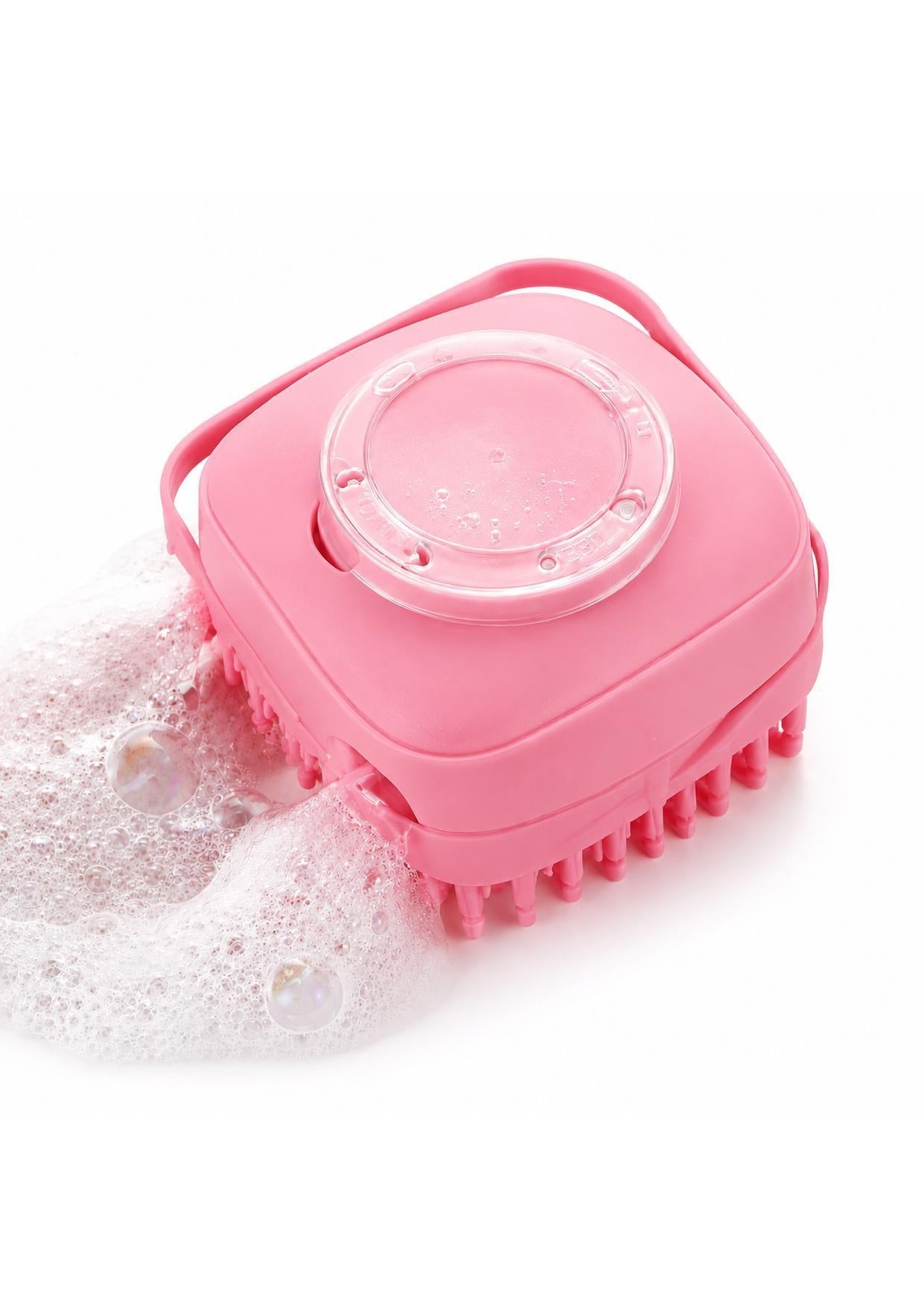 Escova de banho rosa produzindo espuma durante o banho do pet